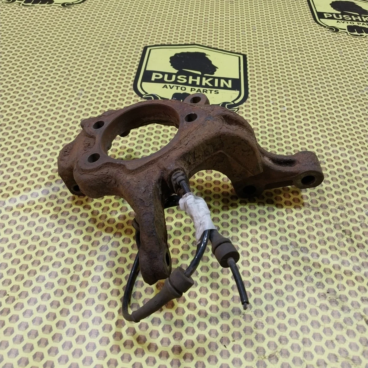 Кулак поворотный цапфа Nissan Tiida 2009 40015ED000 C11, передний левый