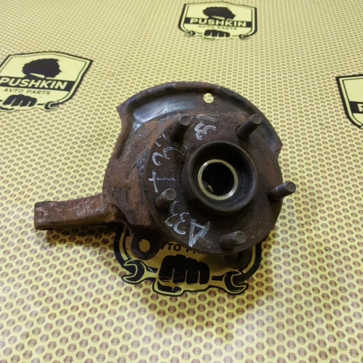 Кулак поворотный цапфа Nissan Maxima 2005 400155Y700 A33 VQ, передний левый