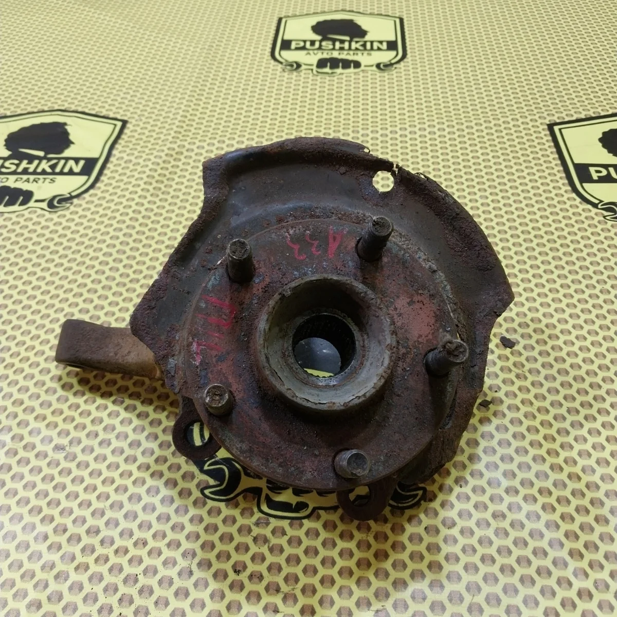 Кулак поворотный цапфа Nissan Maxima 2005 400155Y700 A33 VQ, передний левый