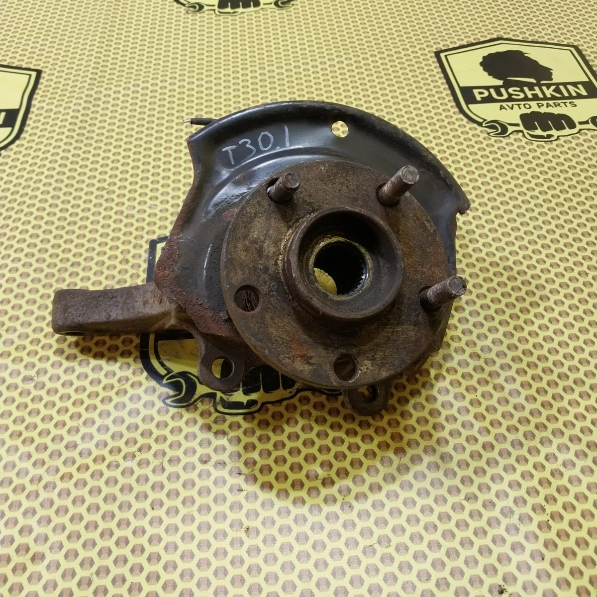 Кулак поворотный цапфа Nissan Xtrail 2005 400158H300 T30, передний левый