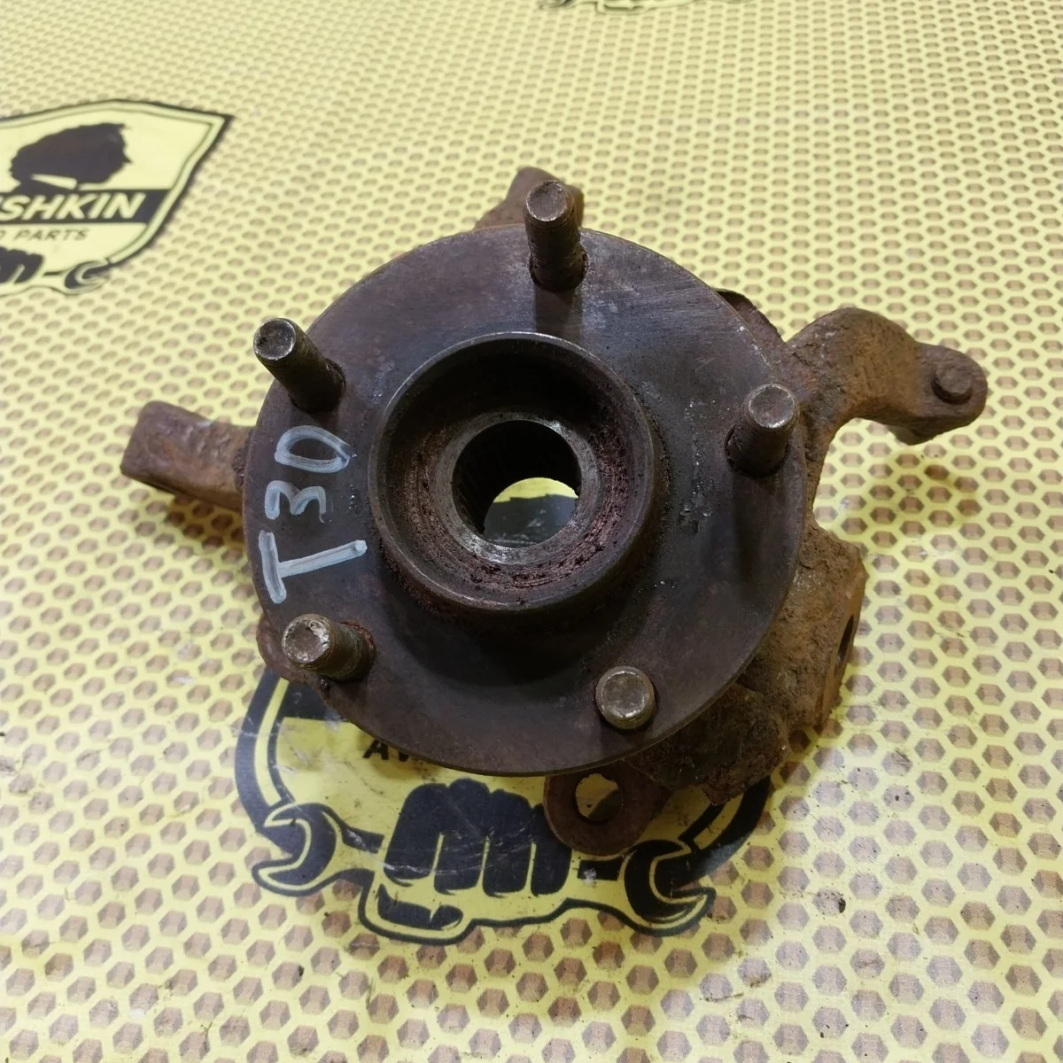 Кулак поворотный цапфа Nissan Xtrail 2005 400158H300 T30, передний левый