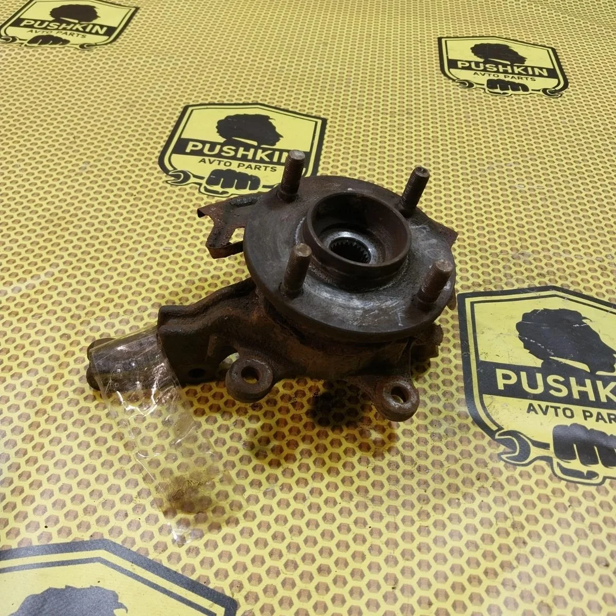 Кулак поворотный цапфа Nissan Almera 2009 4001595F0A B10 QG, передний левый