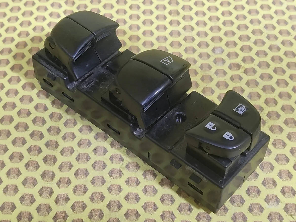 Блок стеклоподъемников Nissan Juke 2013 254011KA0B F15 HR16DE