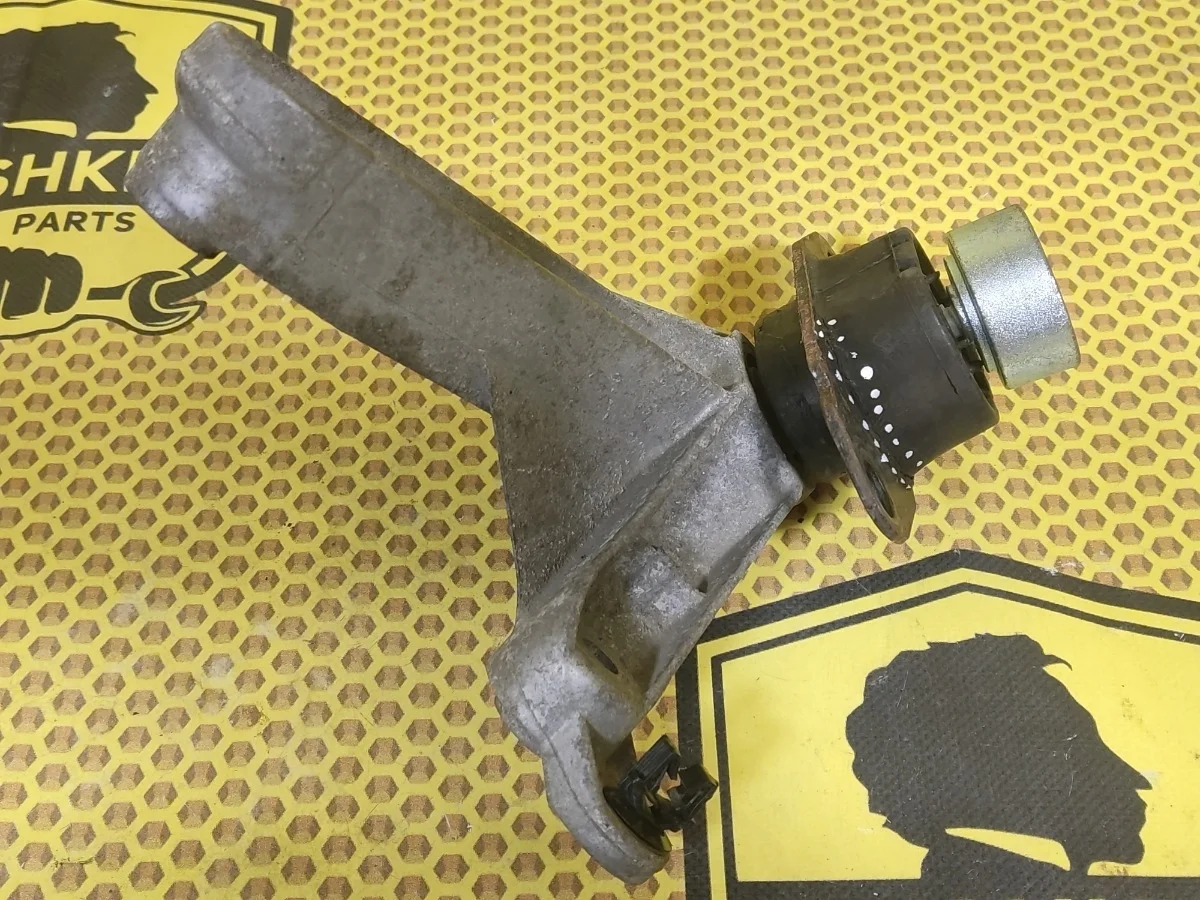 Кронштейн МКПП Nissan Juke 2013 11253BN700 F15 HR16DE