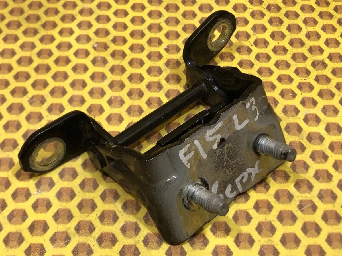 Петля двери задняя верхняя Nissan Juke 2013 824014EA0A F15 HR16DE, задняя левая