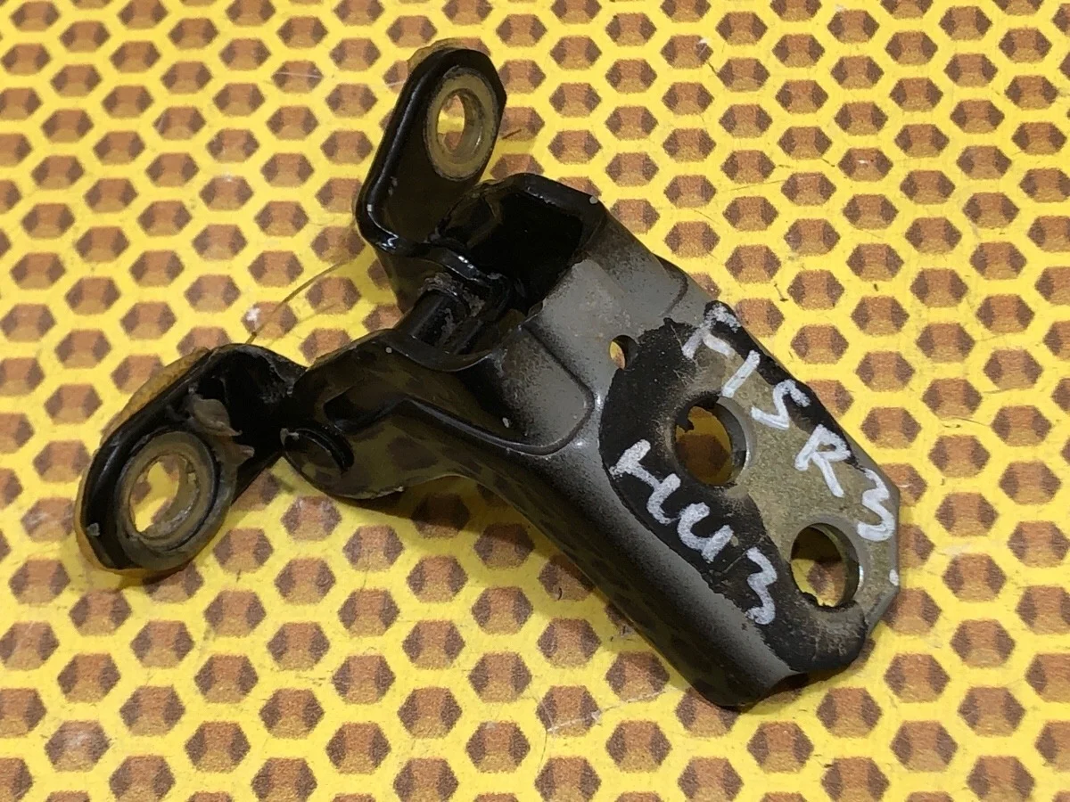 Петля двери задняя нижняя Nissan Juke 2013 824204EA0A F15 HR16DE, задняя правая