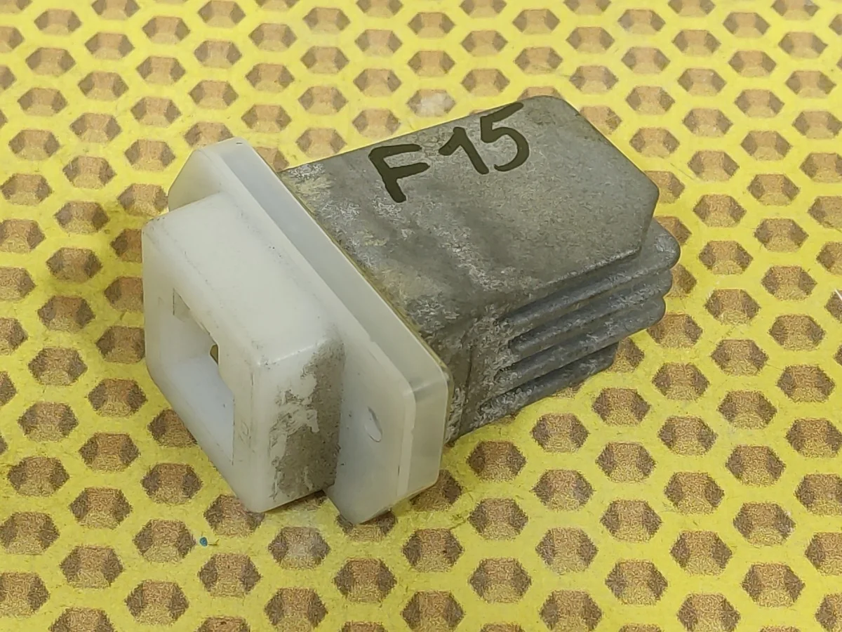 Резистор печки Nissan Juke 2013 271508H300 F15 HR16DE