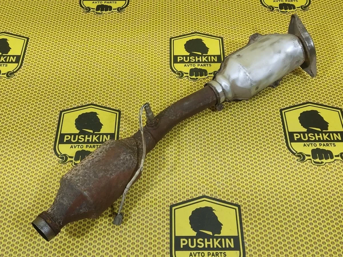 Труба глушителя Nissan Juke 2013 200101KZ0A F15 HR16DE, передняя