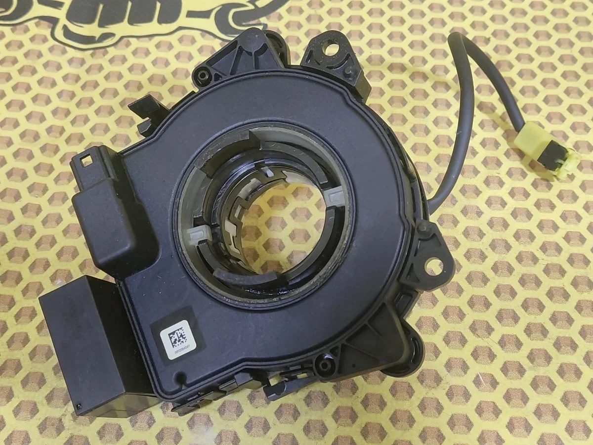 Шлейф подрулевой Nissan Juke 2013 B55541KA8A F15 HR16DE