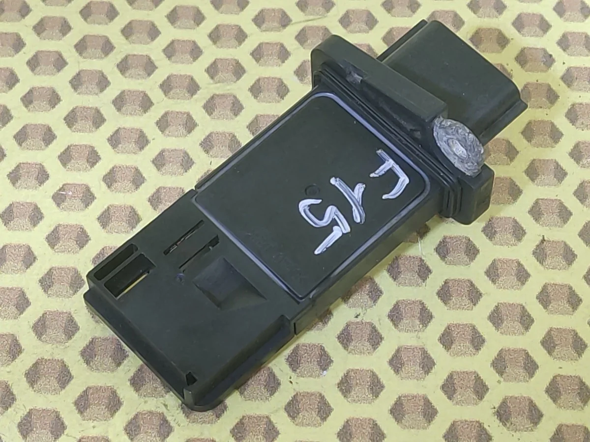 ДМРВ Nissan Juke 2013 226807S00B F15 HR16DE