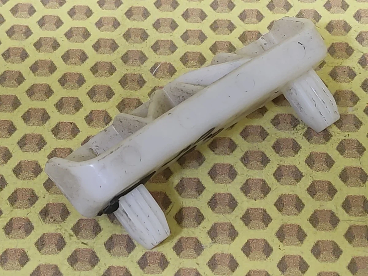 Крепление бампера Nissan Qashqai 2008 85222JD00A J10E K9K, заднее правое