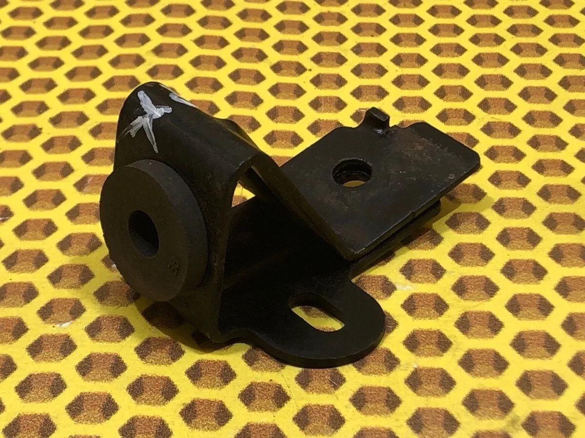 Кронштейн радиатора Nissan Qashqai 2008 21542JD20B J10E K9K, правый