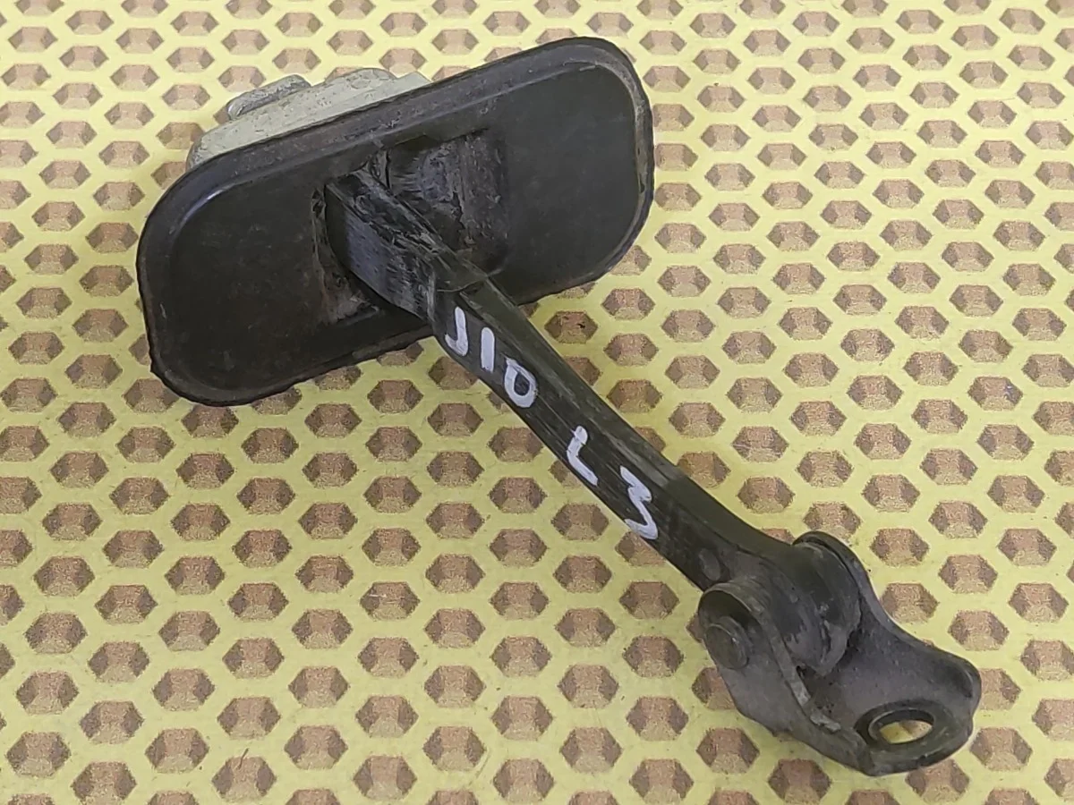 Ограничитель двери Nissan Qashqai 2008 82430JD000 J10E K9K, задний левый