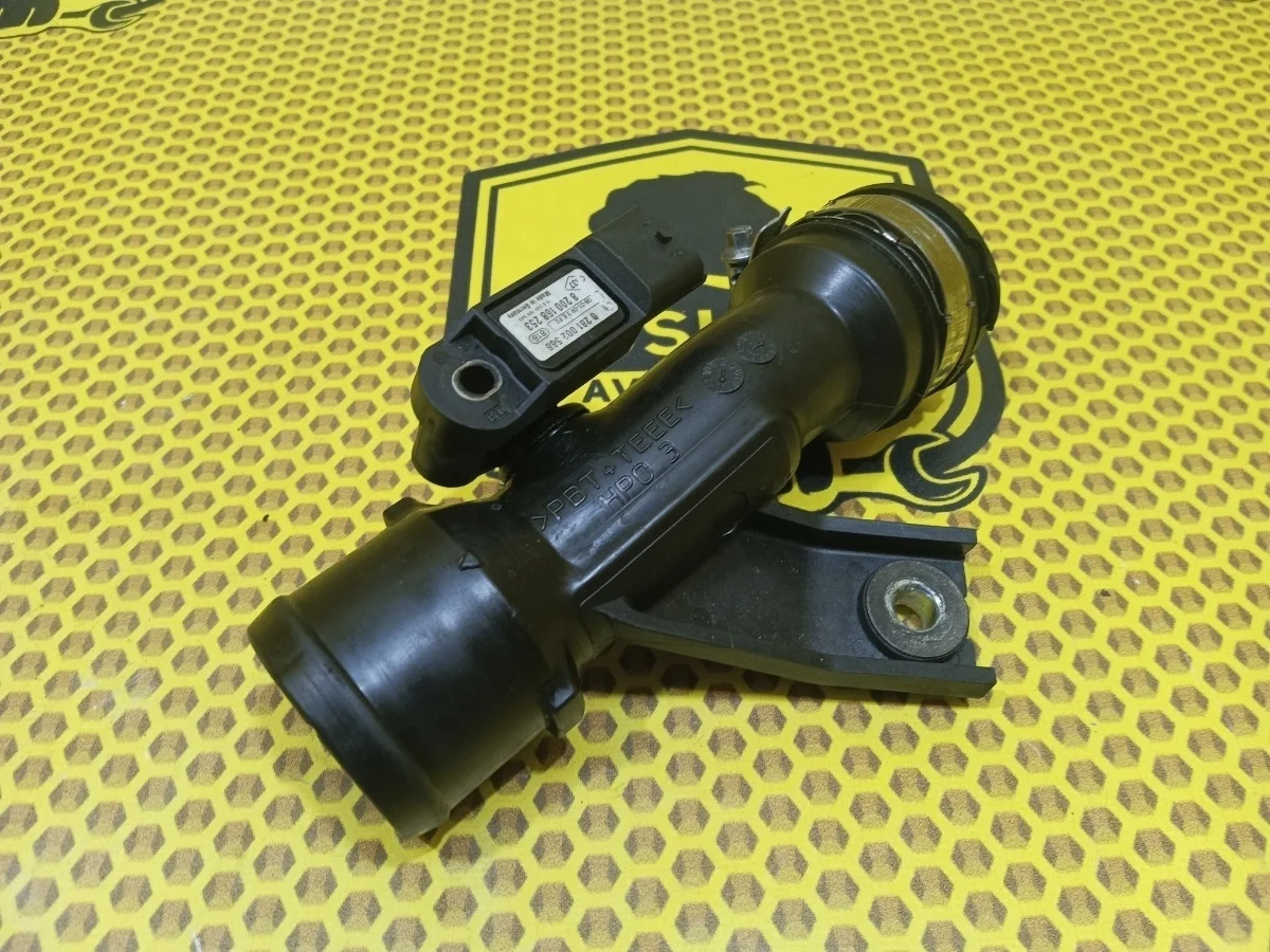 Патрубок интеркулера верхний Nissan Qashqai 2008 14460JD51B J10E K9K, левый