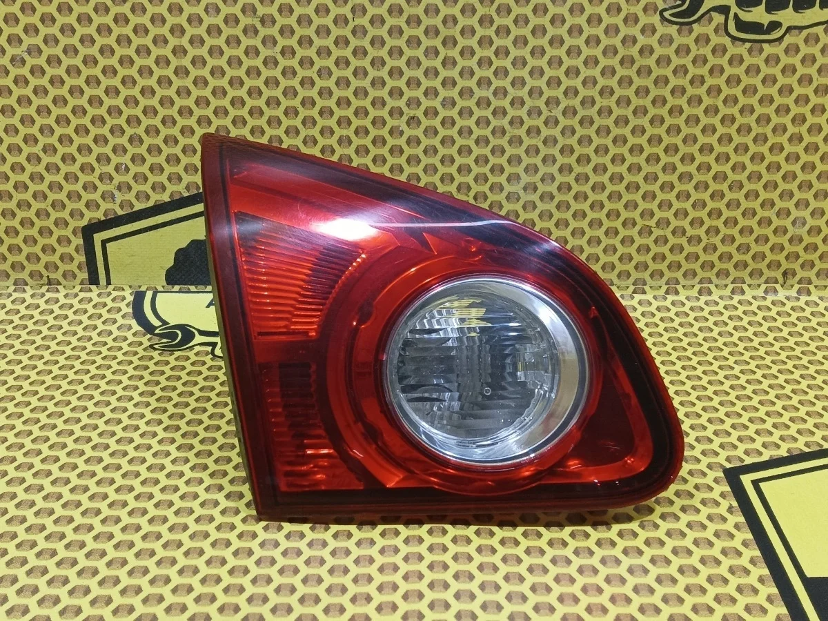 Фонарь крышки багажника Nissan Qashqai 2008 26555JD800 J10E K9K, левый