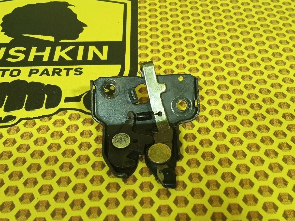 Замок багажника Nissan Maxima 2003 8463059C02 A33 VQ20DE