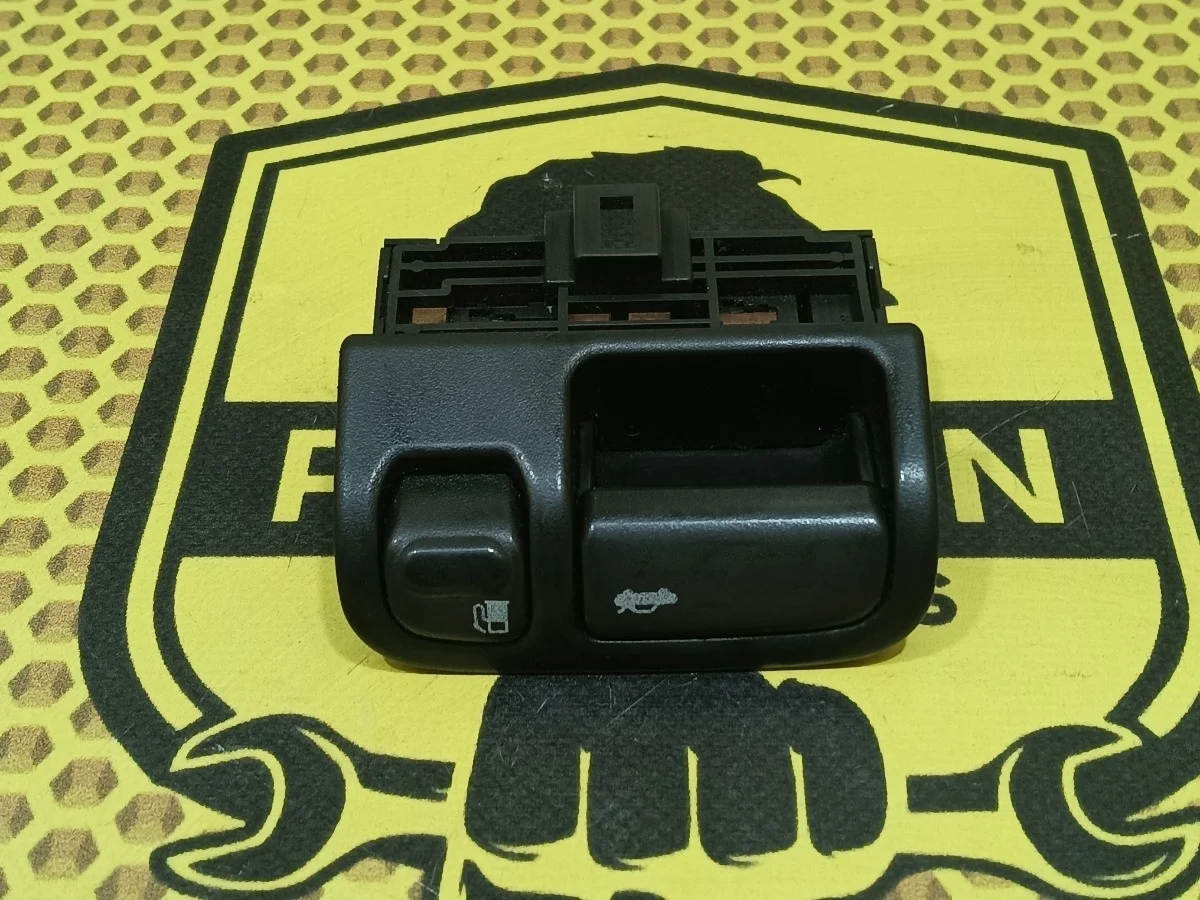 Кнопка открывания бензобака Nissan Maxima 2003 253802Y000 A33 VQ20DE
