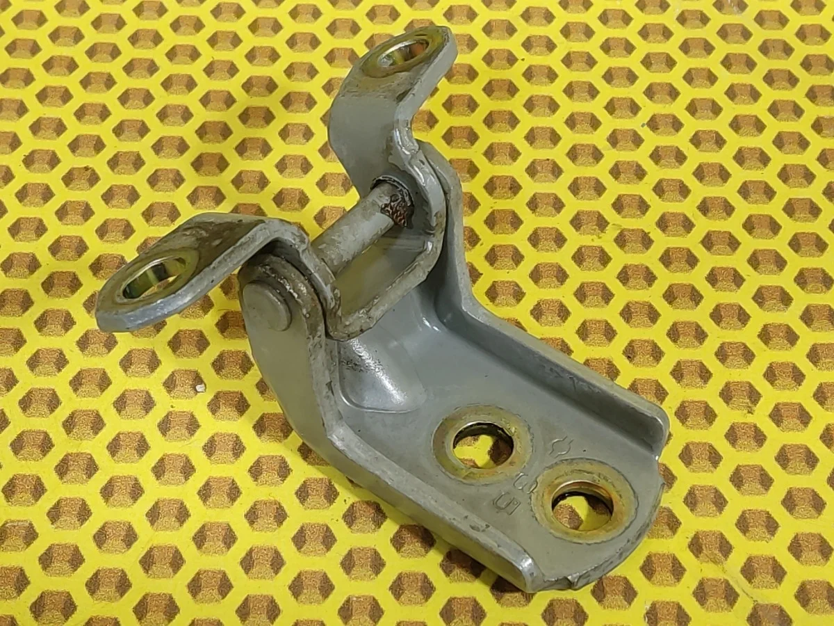 Петля двери передняя верхняя Nissan Maxima 2003 804014P000 A33 VQ20DE, передняя правая