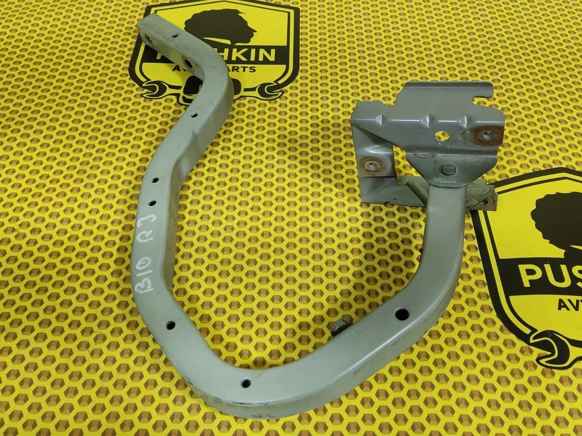 Петля багажника Nissan Almera Classic 2006 8440095F0A B10 QG16DE, правая