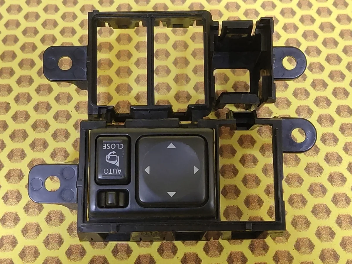 Блок управления зеркалами Nissan Juke 2012 25570CT00B F15 MR16DDT