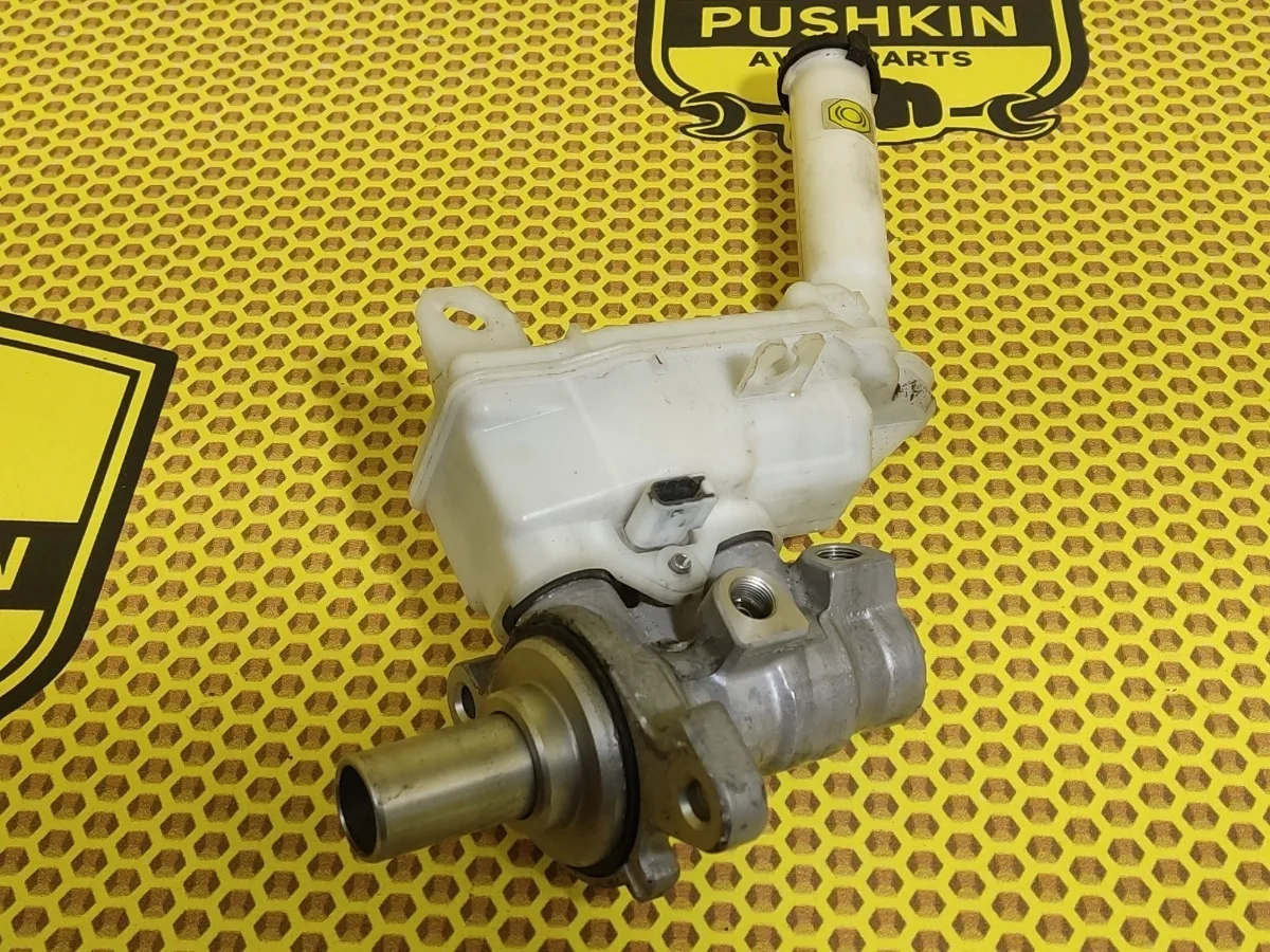 Главный тормозной цилиндр Nissan Juke 2012 460101KA1A F15 MR16DDT