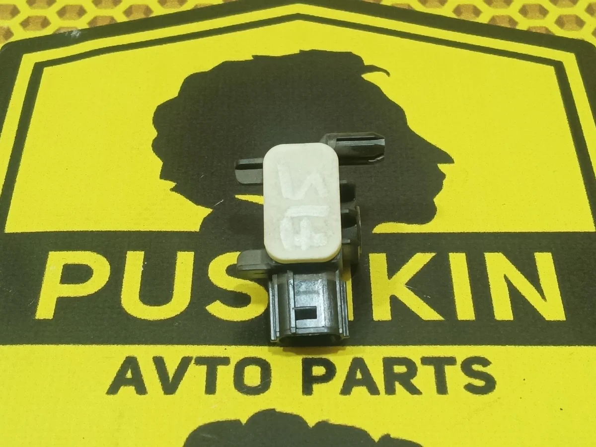 Датчик удара AIRBAG SRS Nissan Juke 2012 K88301EA0A F15 MR16DDT