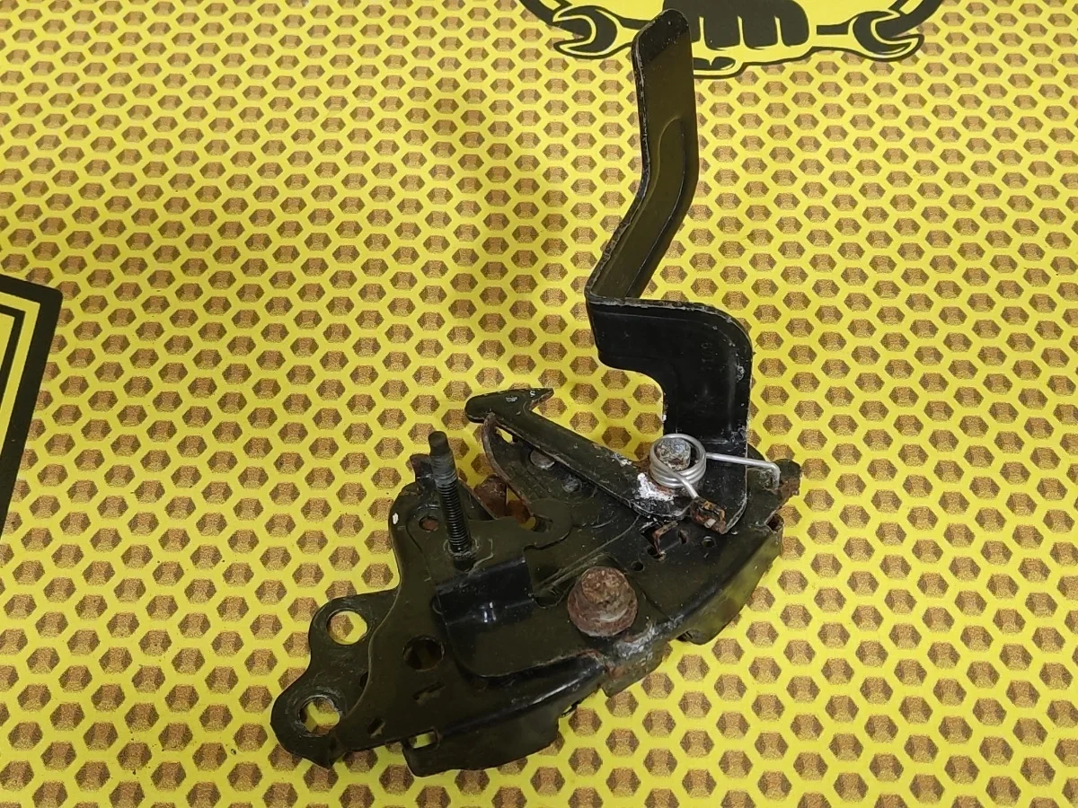 Замок капота Nissan Juke 2012 656011KA0A F15 MR16DDT