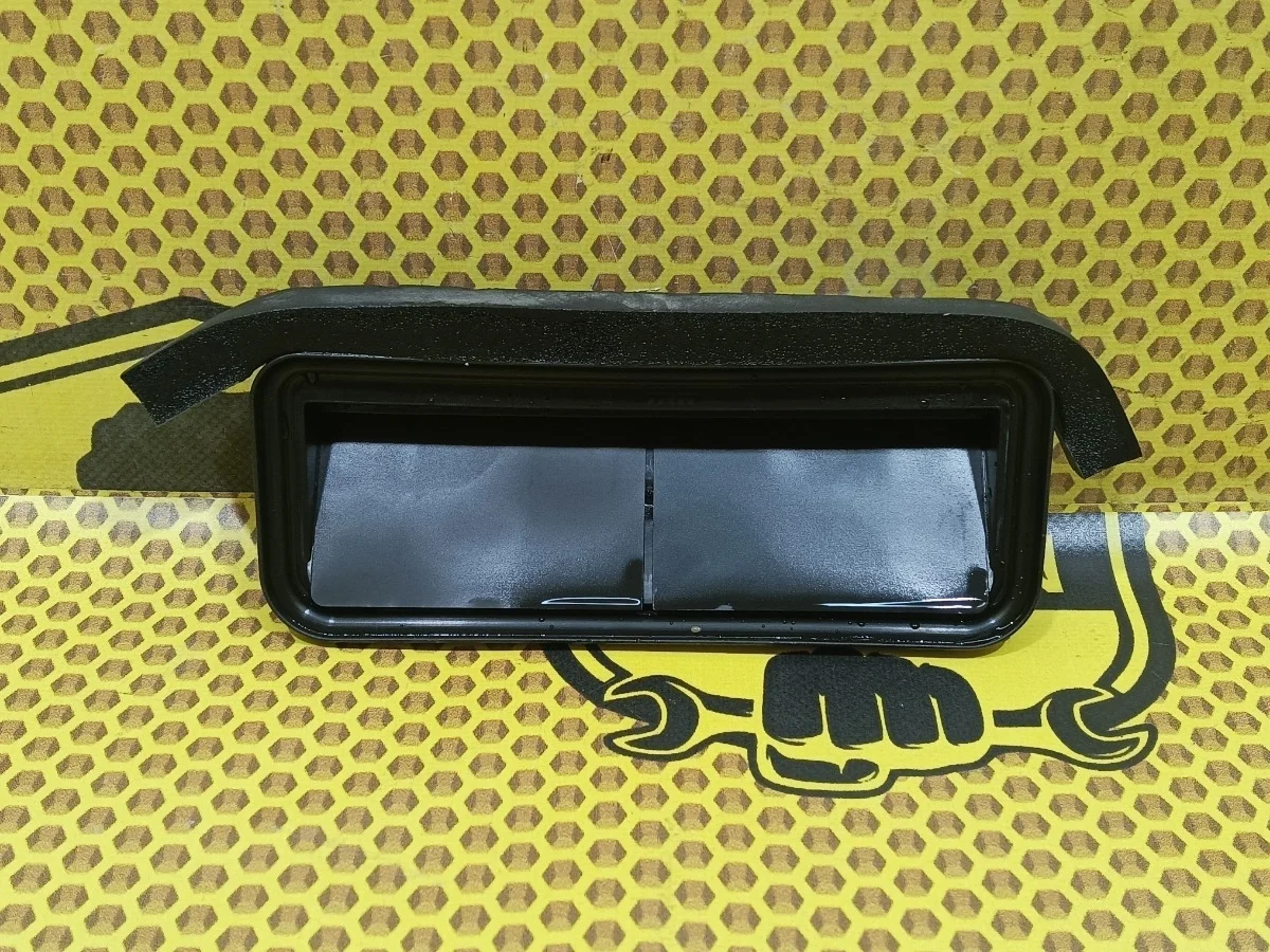 Решетка вентиляционная Nissan Juke 2012 77008AX60A F15 MR16DDT