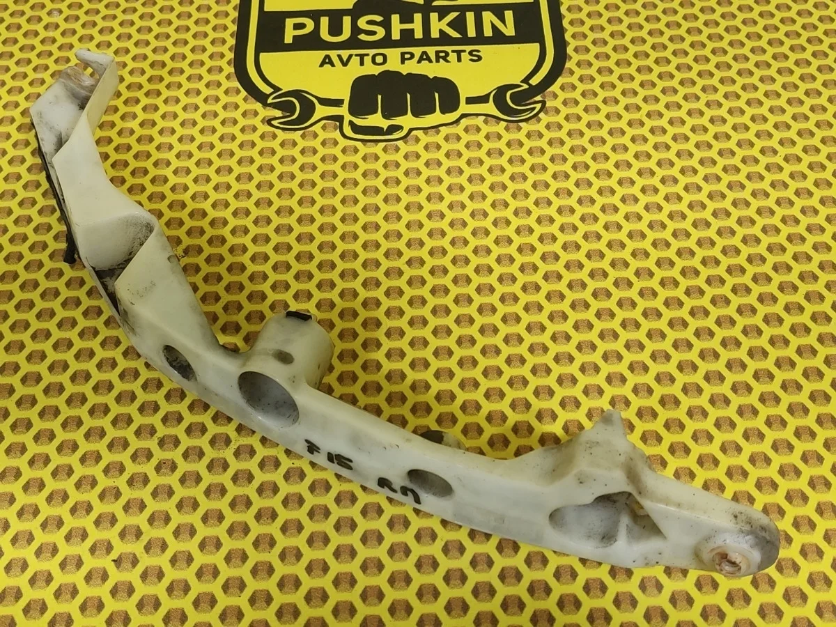 Кронштейн бампера Nissan Juke 2012 62222BA60A F15 MR16DDT, передний правый