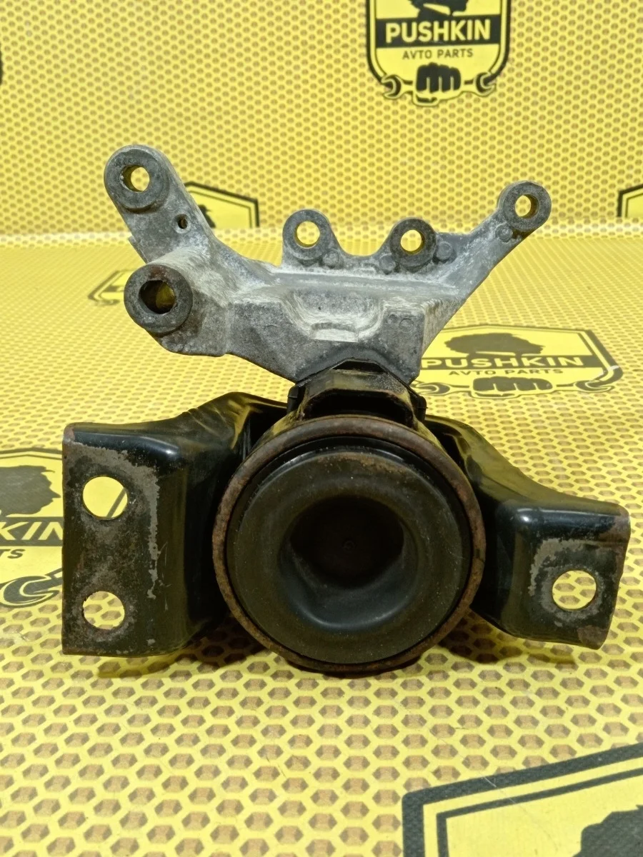 Опора двигателя Nissan Juke 2012 112101KC0B F15 MR16DDT, правая