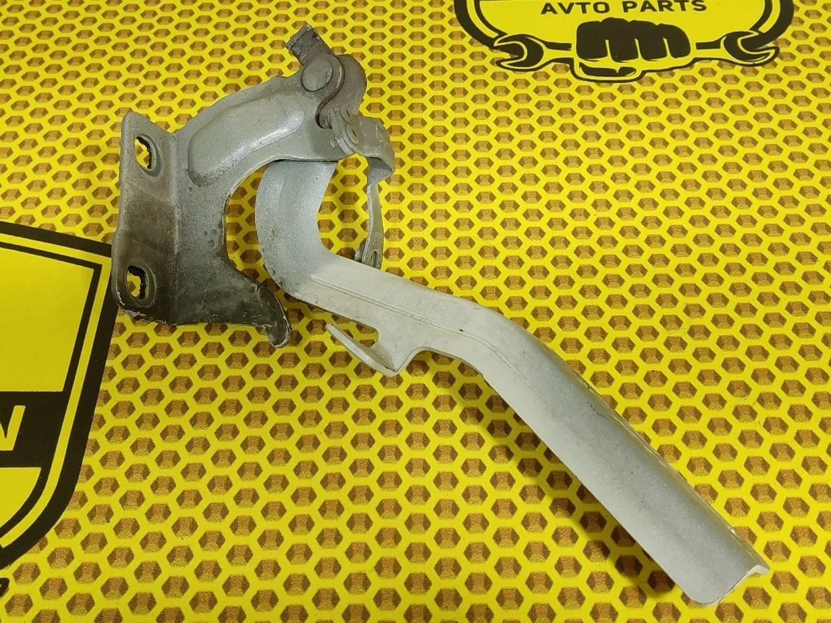 Петля капота Nissan Juke 2012 65400BA60A F15 MR16DDT, правая