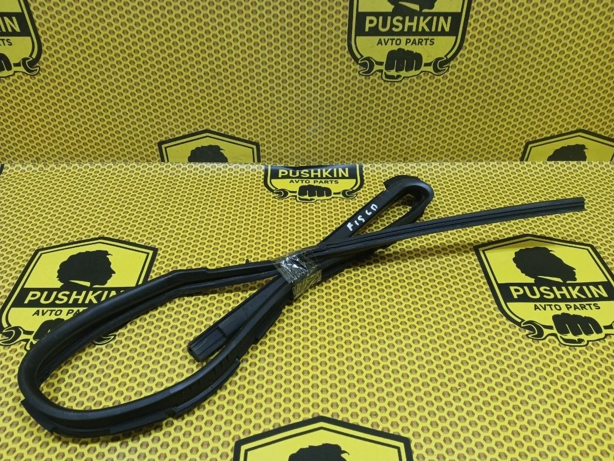 Уплотнитель стекла двери Nissan Juke 2012 803311KA3A F15 MR16DDT, передний левый