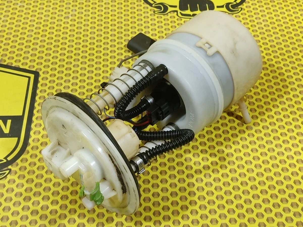 Насос топливный Nissan Murano 2006 17040CB000 Z50 VQ35DE