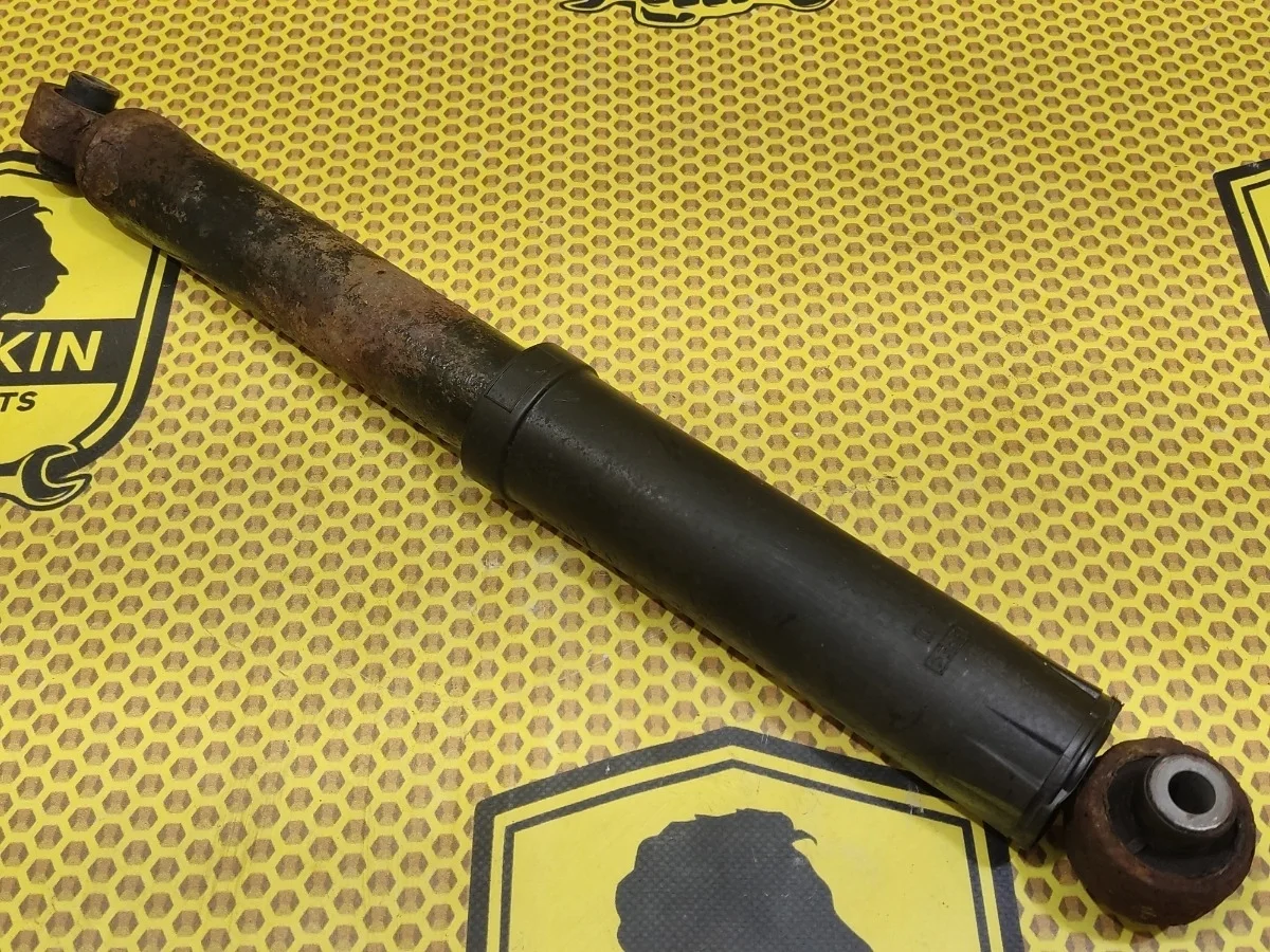 Амортизатор подвески Nissan Qashqai 2014 E62104EA3B J11 HRA2DDT, задний правый