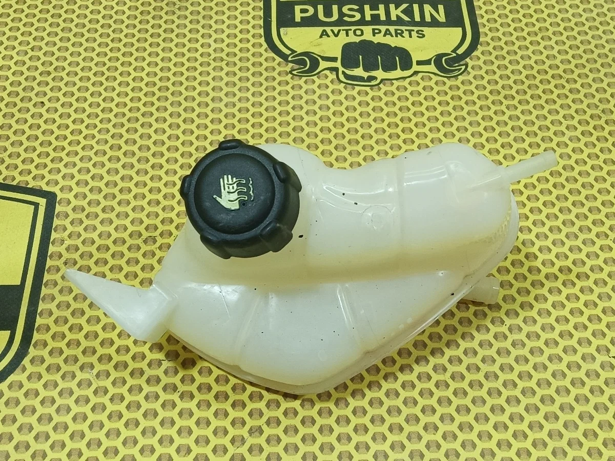 Бачок расширительный Nissan Qashqai 2014 217114EA0A J11 HRA2DDT