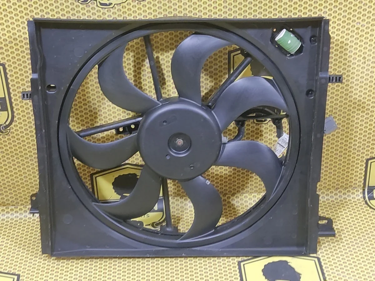 Вентилятор охлаждения Nissan Qashqai 2014 214814EA0A J11 HRA2DDT