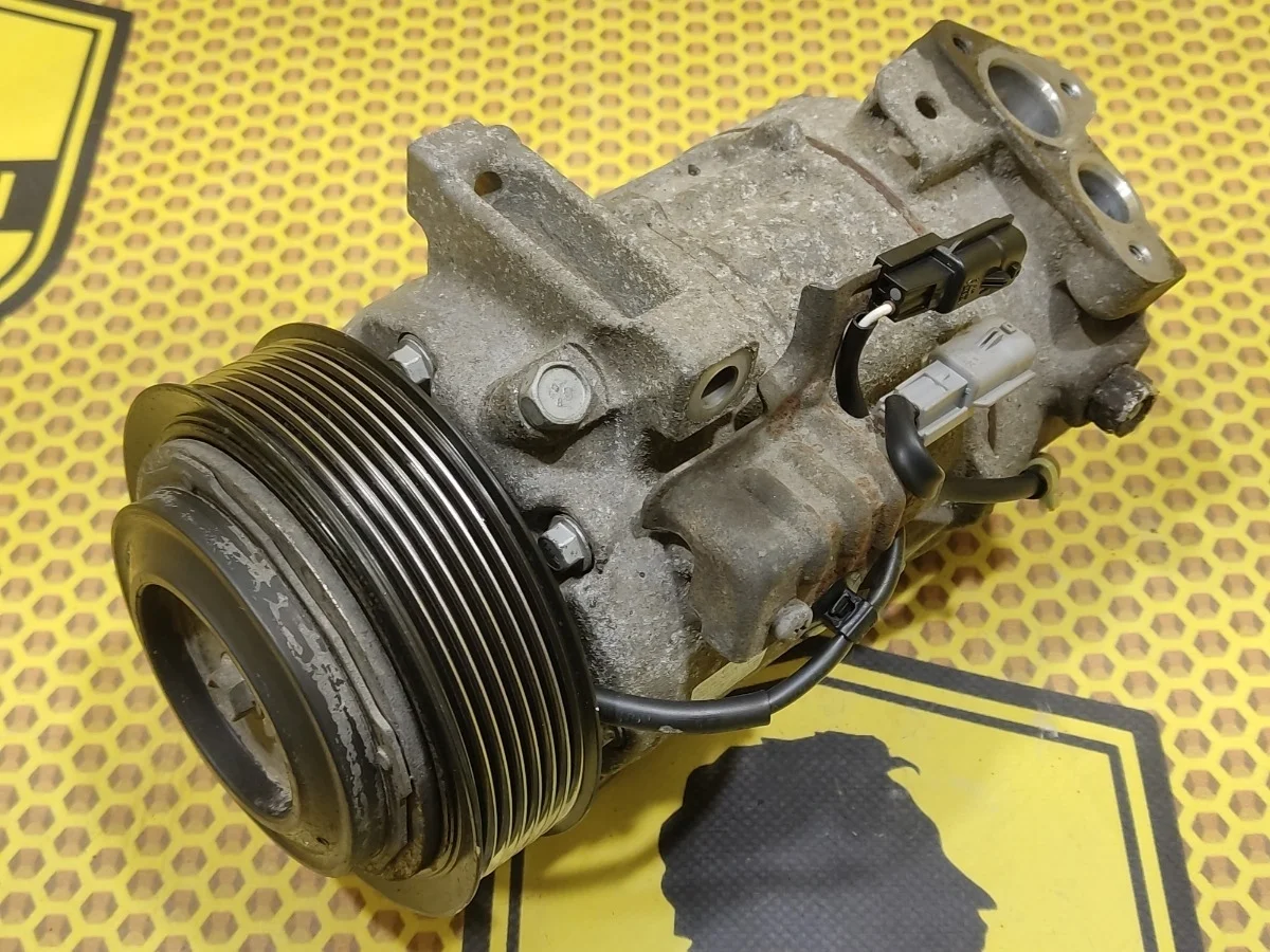 Компрессор кондиционера Nissan Qashqai 2014 926004EB0A J11 HRA2DDT