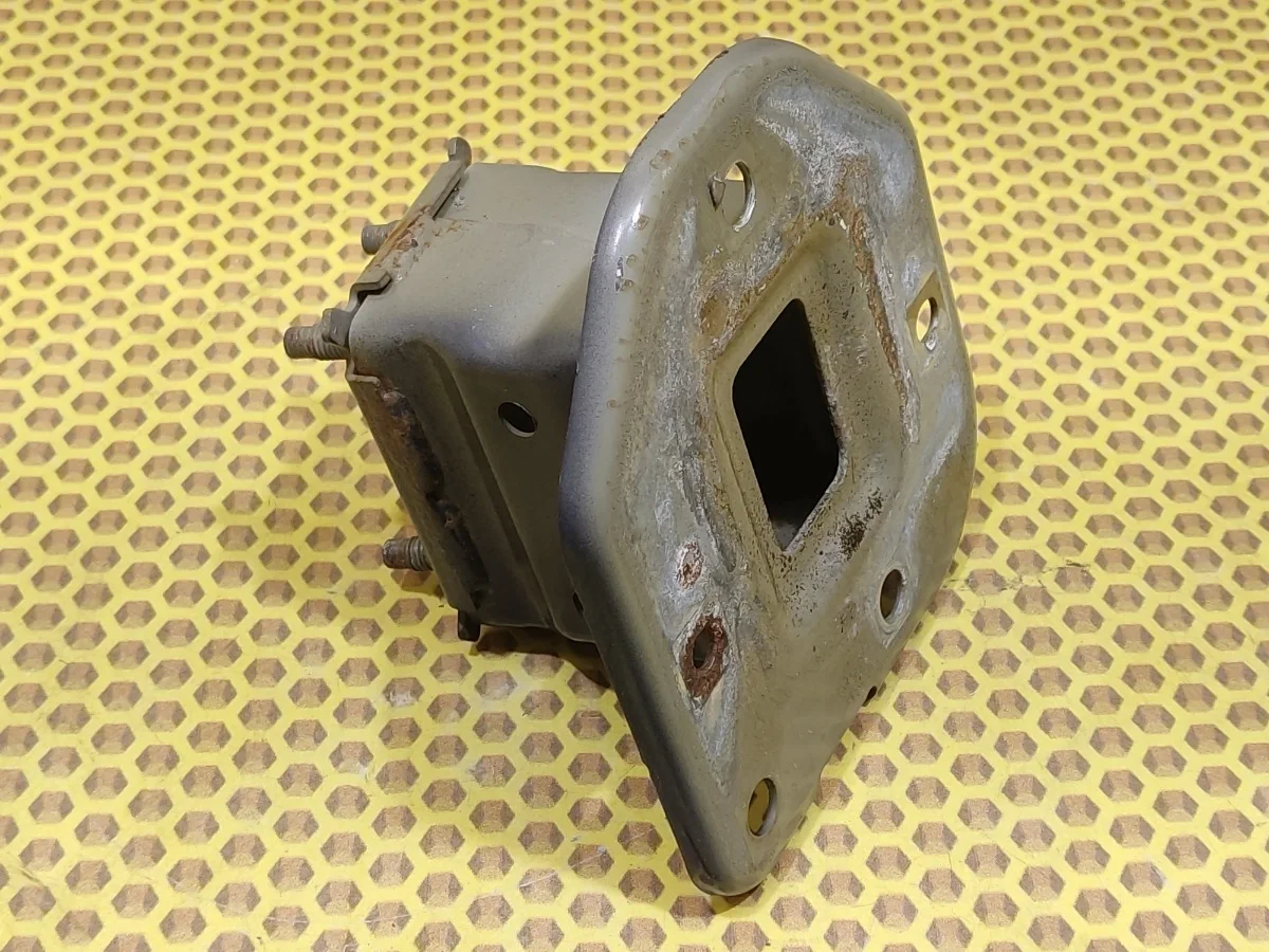 Кронштейн усилителя бампера Nissan Qashqai 2014 H52114EAMA J11 HRA2DDT, левый