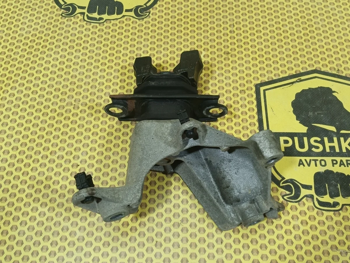 Опора двигателя Nissan Qashqai 2014 112202558R J11 HRA2DDT, левая