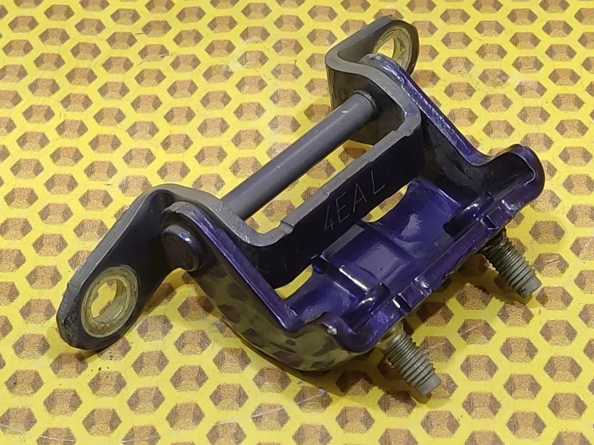 Петля двери задняя верхняя Nissan Qashqai 2014 824014EA0A J11 HRA2DDT, левая