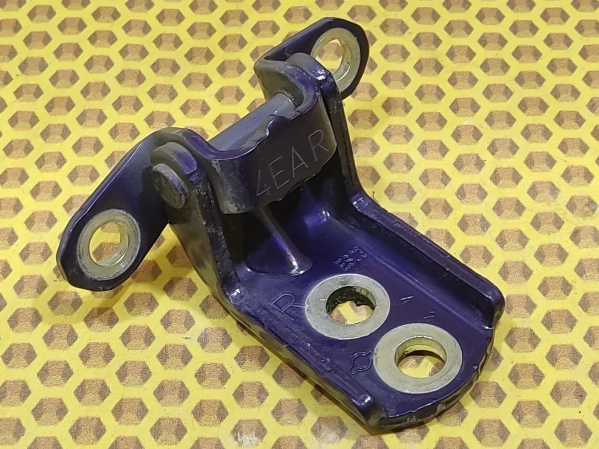 Петля двери задняя нижняя Nissan Qashqai 2014 824214EA0A J11 HRA2DDT, правая