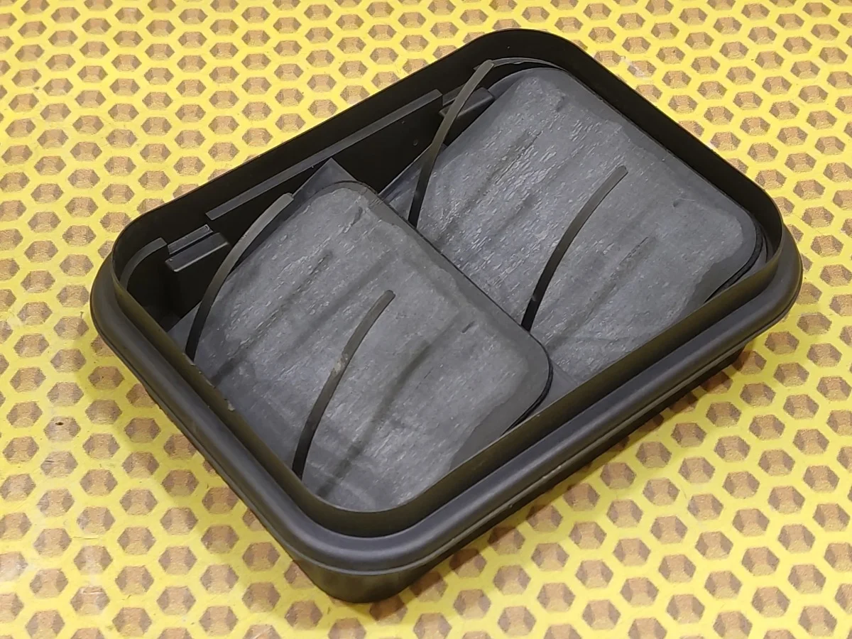 Решетка вентиляционная Nissan Qashqai 2014 76804JD00A J11 HRA2DDT, задняя левая