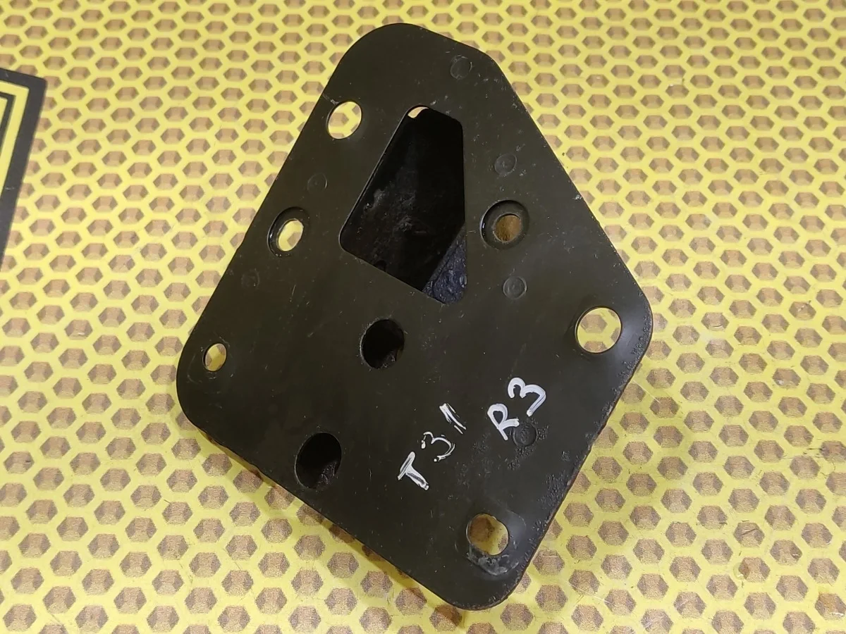 Кронштейн усилителя бампера Nissan X-Trail 2013 85210JG01A T31 MR20DE, задний правый