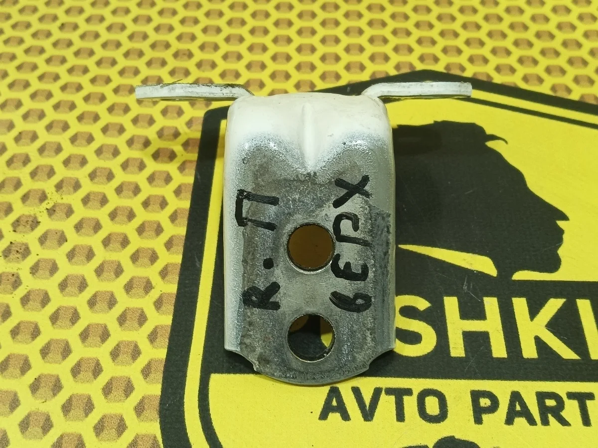 Петля двери передняя верхняя Nissan X-Trail 2013 824214P00A T31 MR20DE, правая