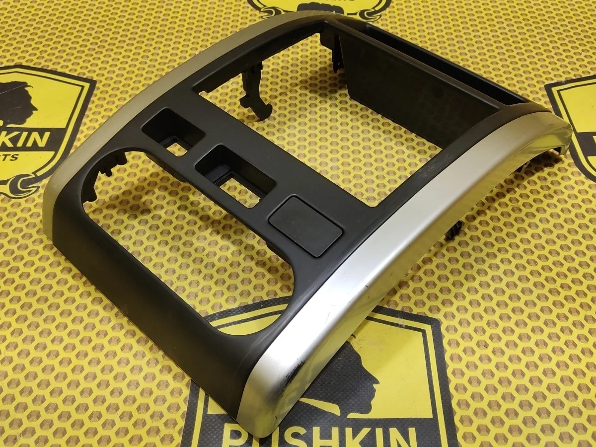 Рамка магнитолы Nissan X-TRAIL 2013 682603UB2A T31 MR20DE