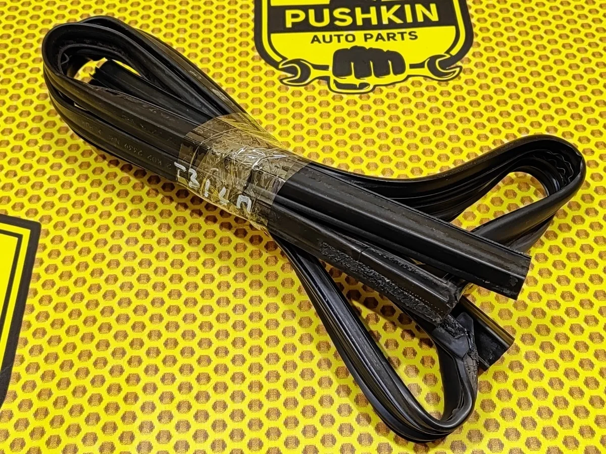 Уплотнитель стекла двери Nissan X-TRAIL 2013 80331JG000 T31 MR20DE, передний левый