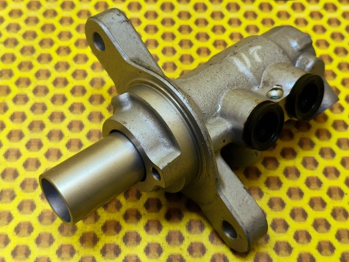 Главный тормозной цилиндр Nissan Qashqai 2018 460104EH1A J11 MR20DD