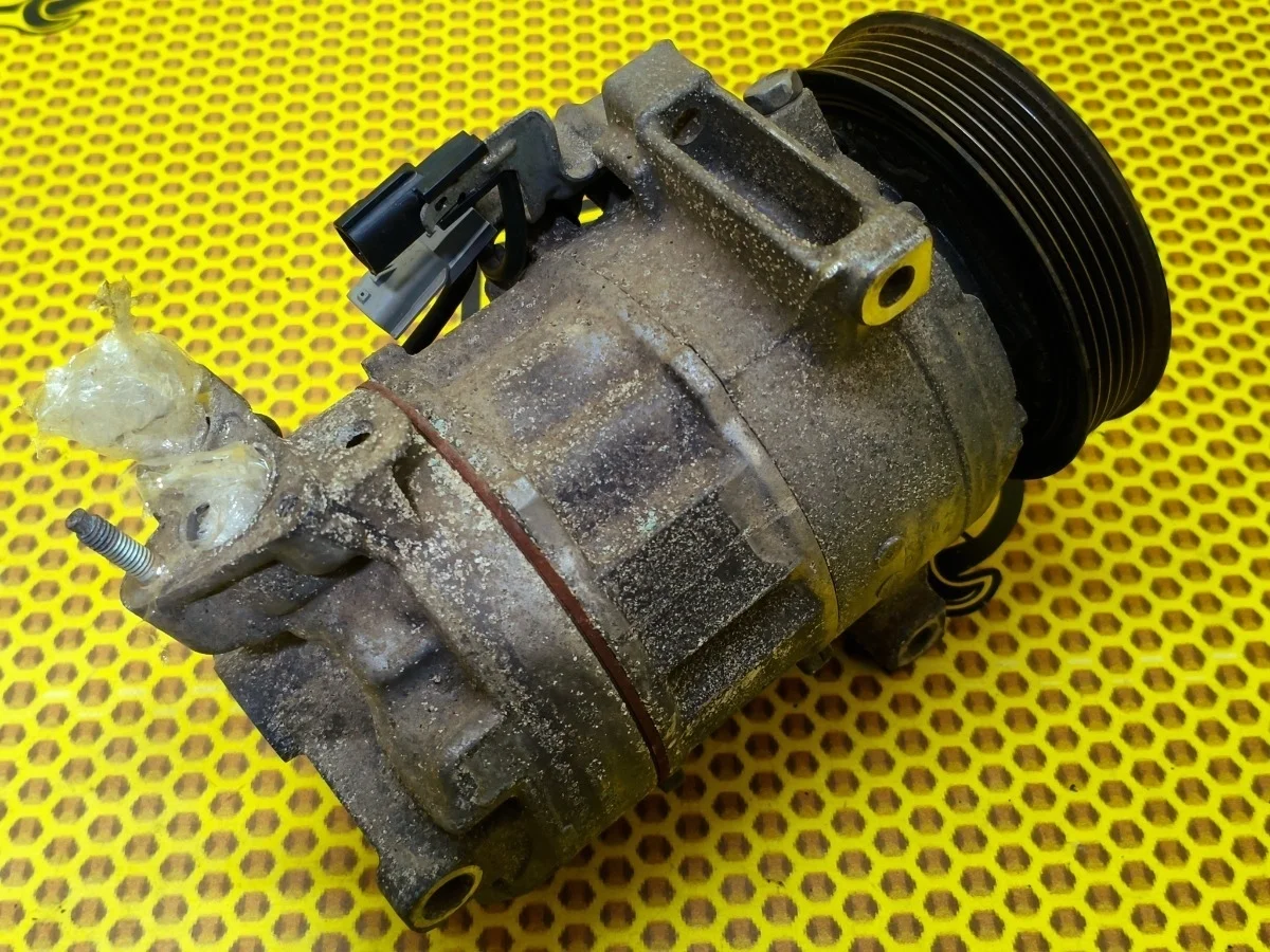 Компрессор кондиционера Nissan Qashqai 2018 926004EF0A J11 MR20DD