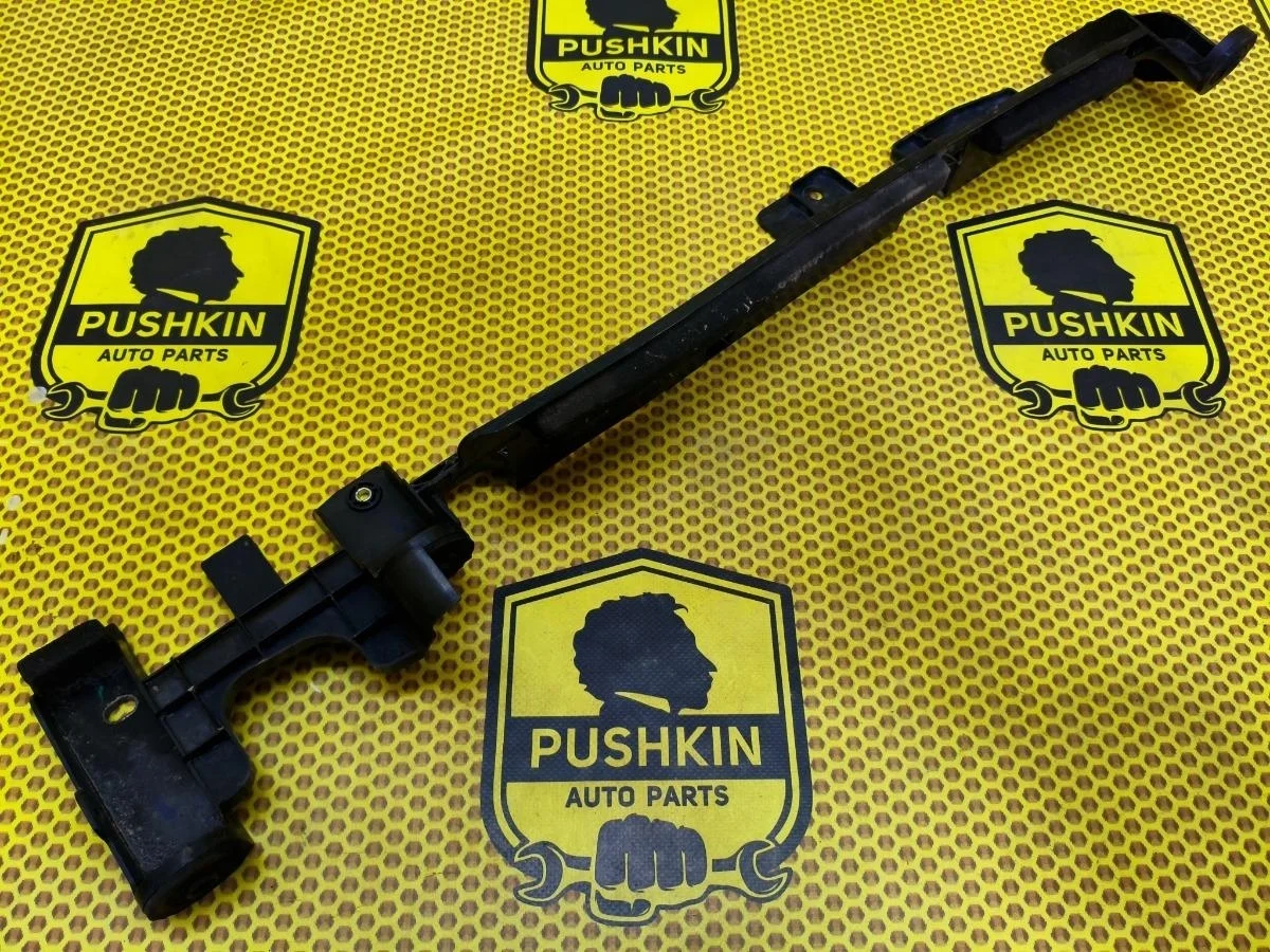 Кронштейн радиатора Nissan Qashqai 2018 215424EB0A J11 MR20DD