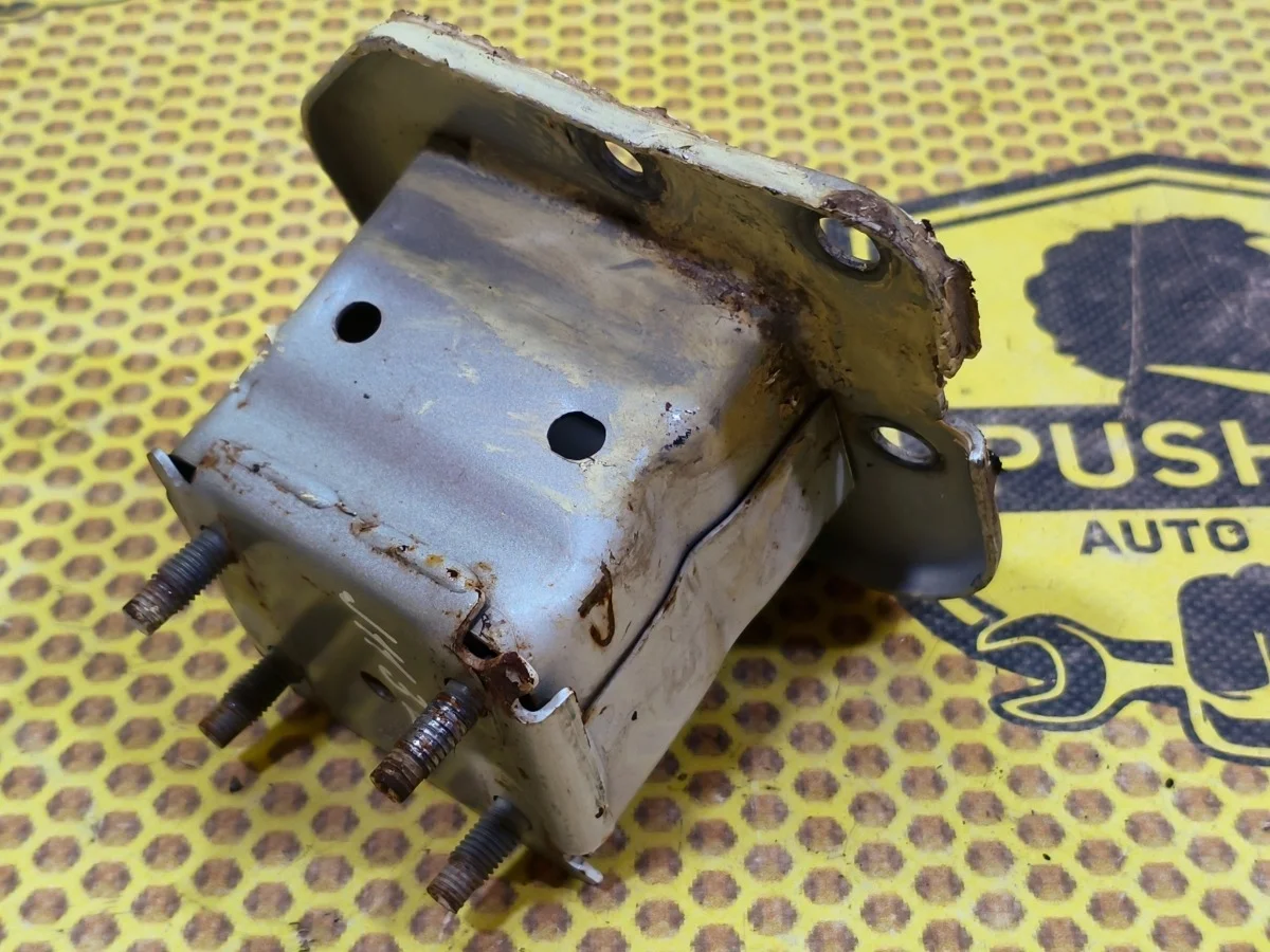 Кронштейн усилителя бампера Nissan Qashqai 2018 H52114EAMA J11 MR20DD, левый